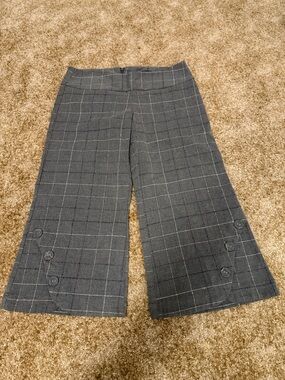 Rampage Gray Windowpane Wide-Leg Cropped Capris with Hem Buttons